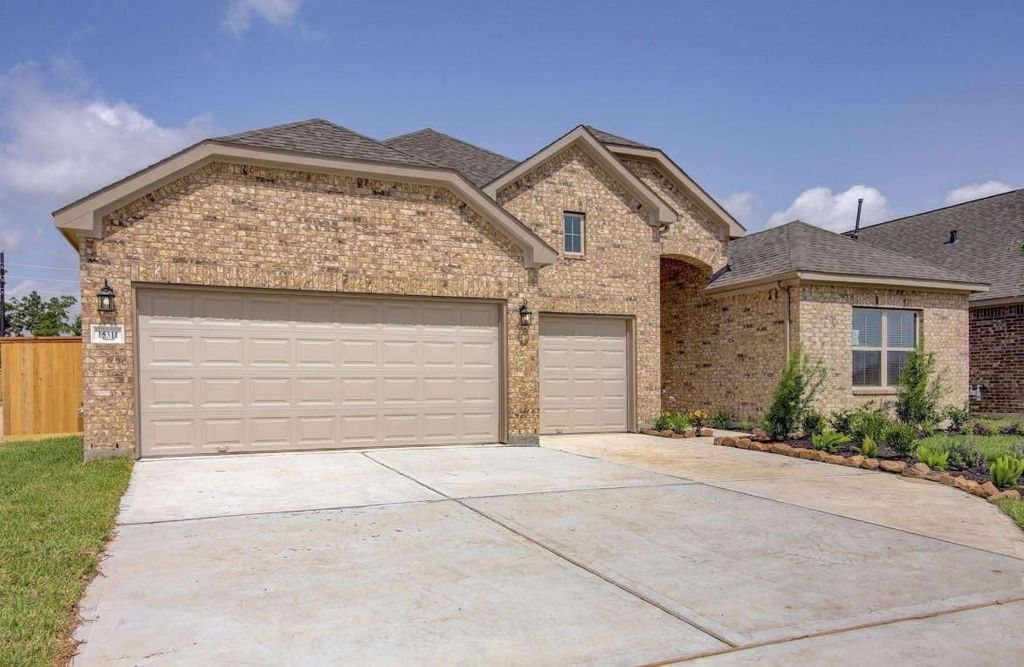 1061 Comal Trail, Dayton, TX 77535