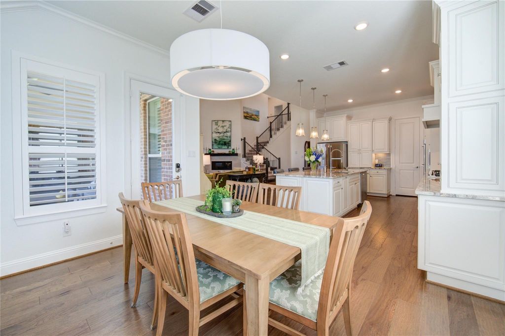 Image 12 of property listing at 12018 Kingsmuir Lane, Richmond, TX 77407