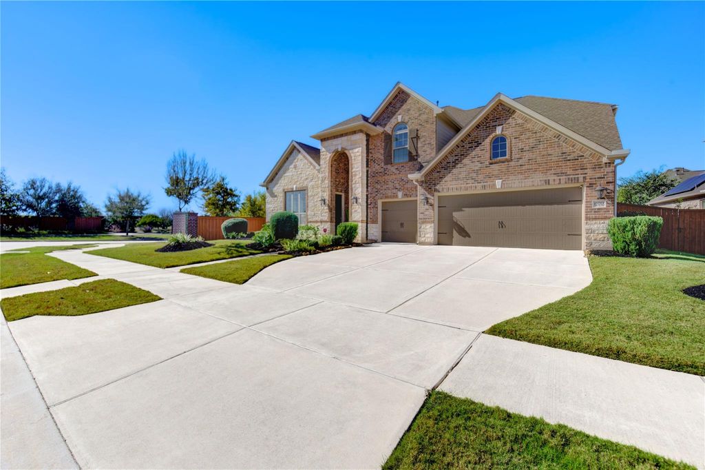 Image 19 of property listing at 12018 Kingsmuir Lane, Richmond, TX 77407