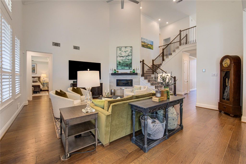 Image 2 of property listing at 12018 Kingsmuir Lane, Richmond, TX 77407