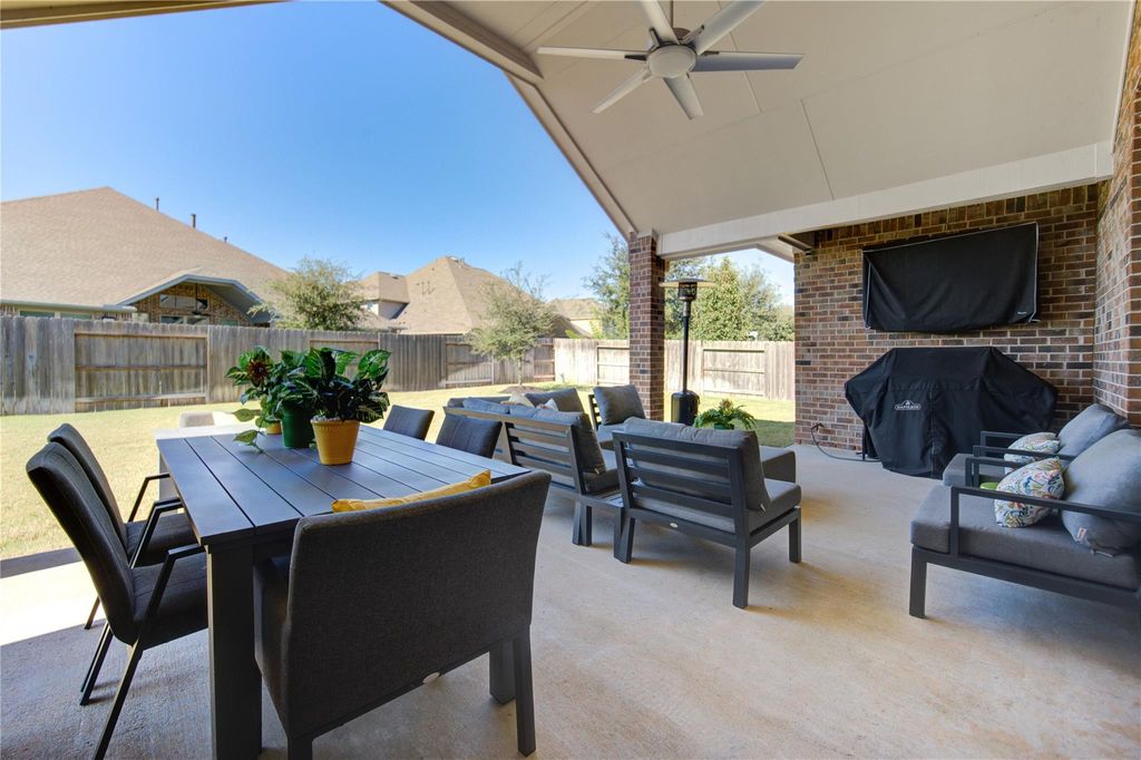 Image 20 of property listing at 12018 Kingsmuir Lane, Richmond, TX 77407