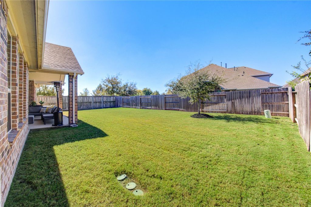 Image 21 of property listing at 12018 Kingsmuir Lane, Richmond, TX 77407