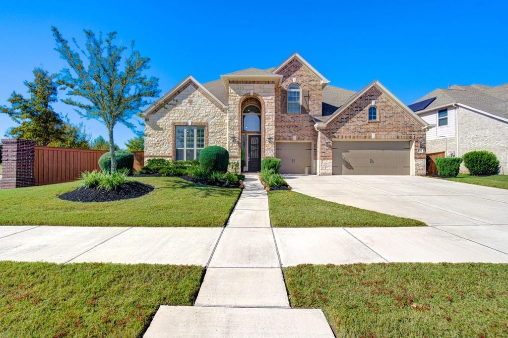 Image 4 of property listing at 12018 Kingsmuir Lane, Richmond, TX 77407