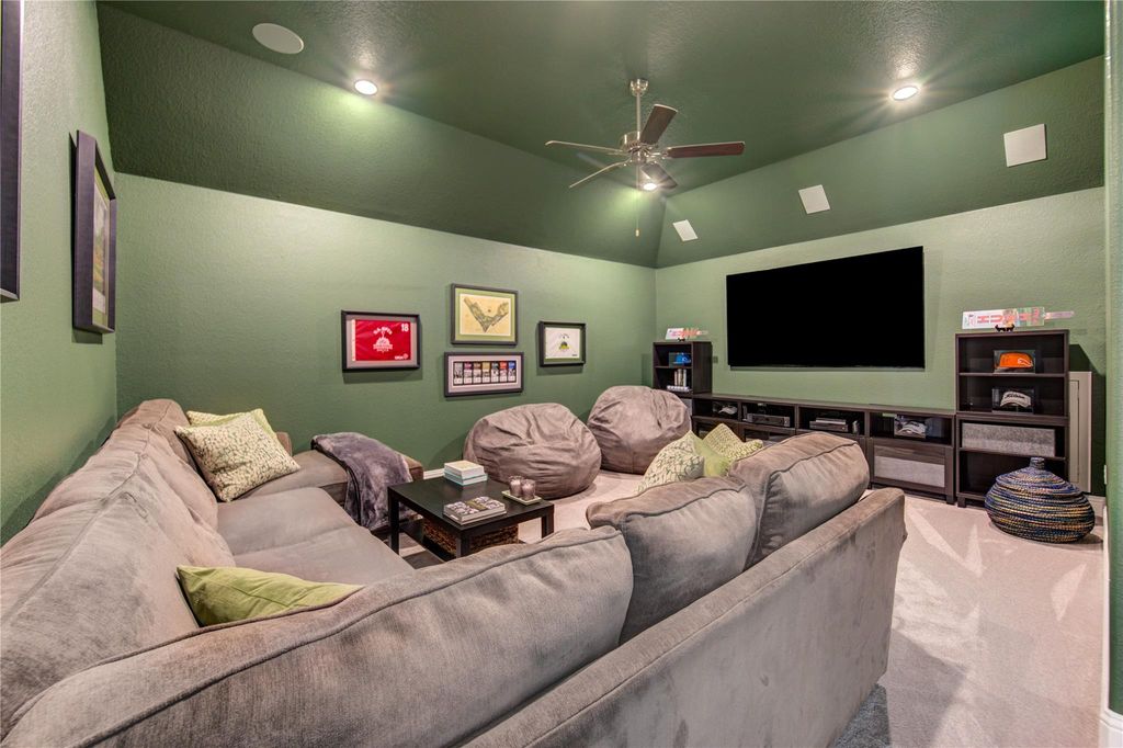 Image 7 of property listing at 12018 Kingsmuir Lane, Richmond, TX 77407