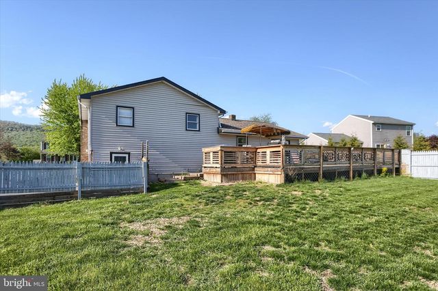 64 FAIRWAY DR, Jonestown, PA 17038
