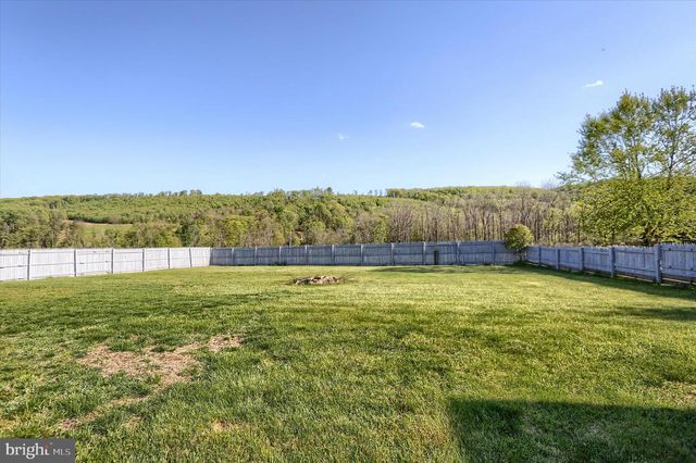 64 FAIRWAY DR, Jonestown, PA 17038
