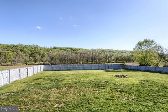 64 FAIRWAY DR, Jonestown, PA 17038