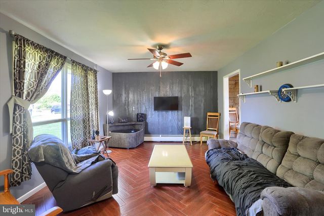 64 FAIRWAY DR, Jonestown, PA 17038