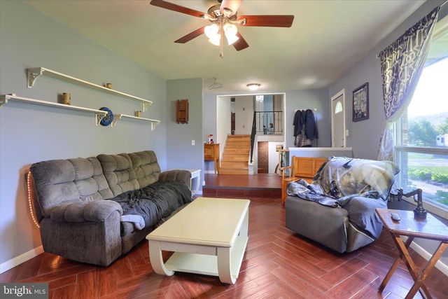 64 FAIRWAY DR, Jonestown, PA 17038