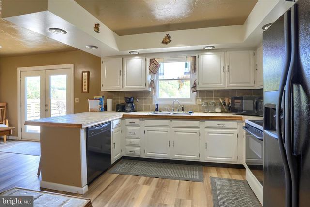 64 FAIRWAY DR, Jonestown, PA 17038