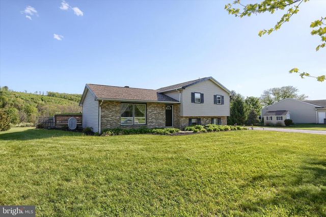 64 FAIRWAY DR, Jonestown, PA 17038