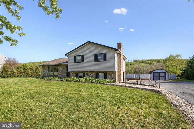 64 FAIRWAY DR, Jonestown, PA 17038