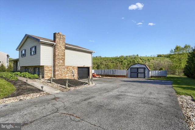 64 FAIRWAY DR, Jonestown, PA 17038