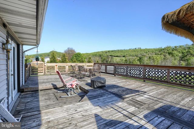 64 FAIRWAY DR, Jonestown, PA 17038