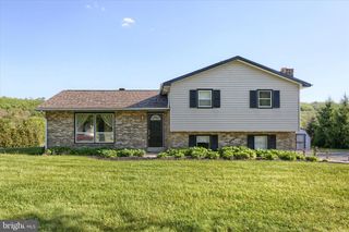 64 FAIRWAY DR, Jonestown, PA 17038