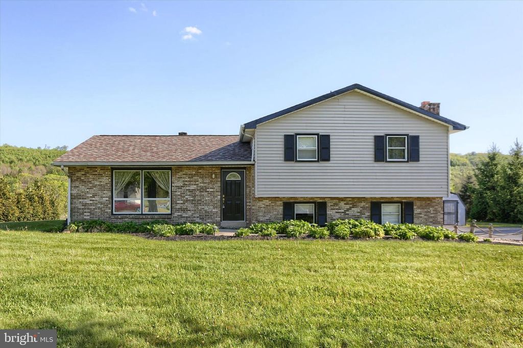 64 FAIRWAY DR, Jonestown, PA 17038