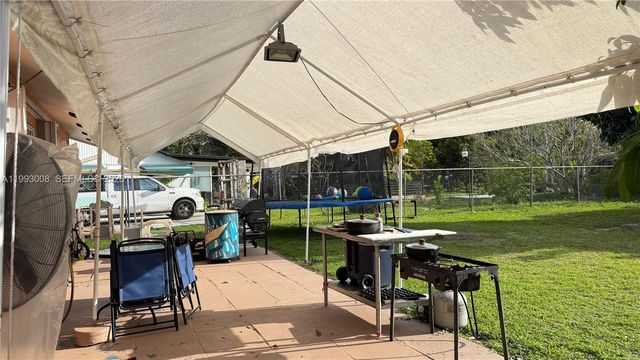 7144 SW 148th Ct, Miami, FL 33193