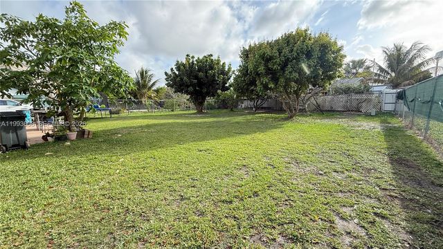 7144 SW 148th Ct, Miami, FL 33193