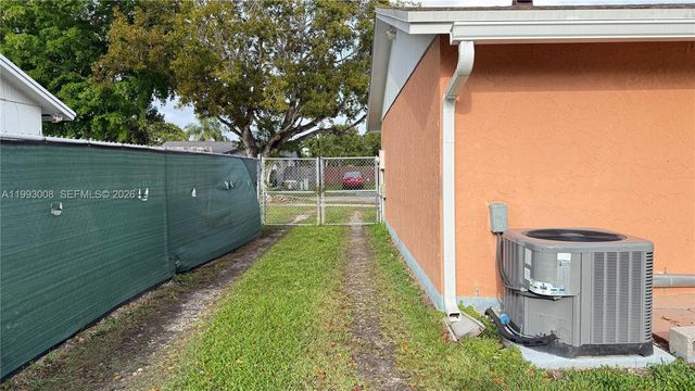 7144 SW 148th Ct, Miami, FL 33193