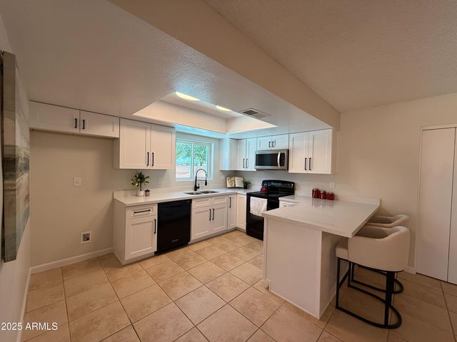 2331 W VIA RIALTO Circle, Mesa, AZ 85202