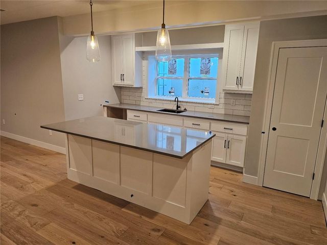 11211 S Gleason Road, Olathe, KS 66061