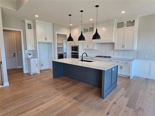 11211 S Gleason Road, Olathe, KS 66061