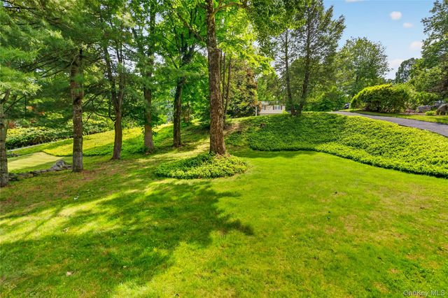 16 Soundview Loop, South Salem, NY 10590