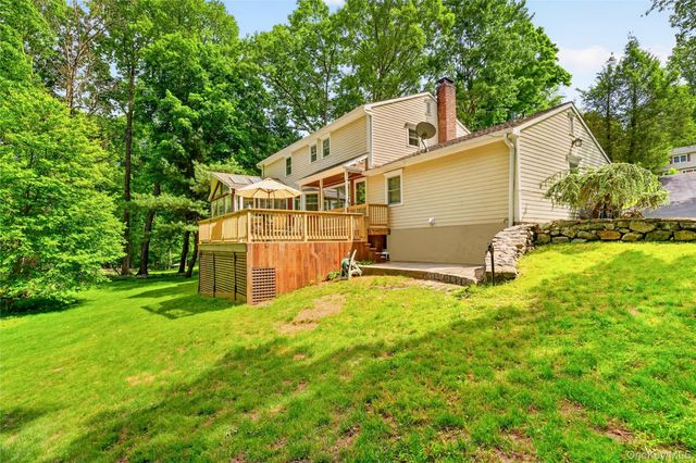 16 Soundview Loop, South Salem, NY 10590