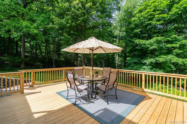 16 Soundview Loop, South Salem, NY 10590