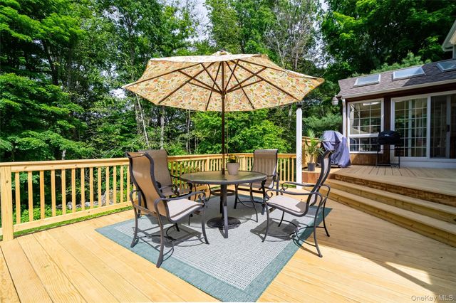 16 Soundview Loop, South Salem, NY 10590