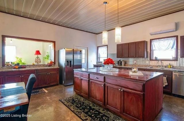 555 Fields Ln, Clarkson, KY 42726