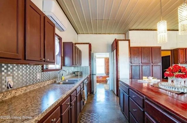 555 Fields Ln, Clarkson, KY 42726