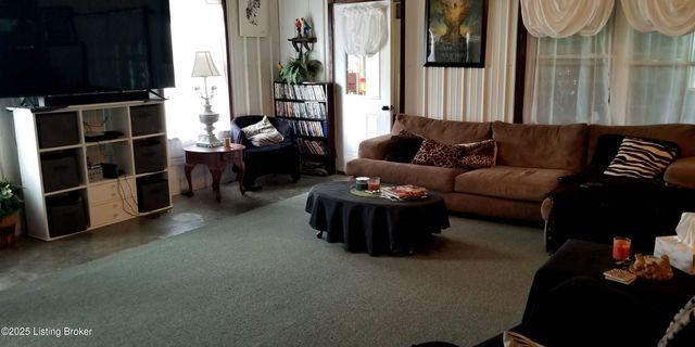 555 Fields Ln, Clarkson, KY 42726