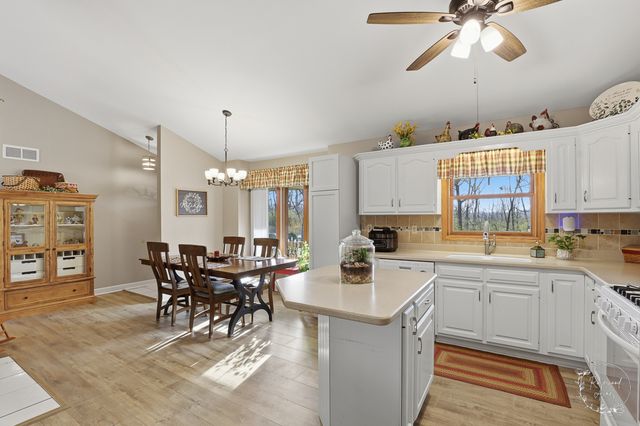 2853 Forsythia Lane, St. Anne, IL 60964