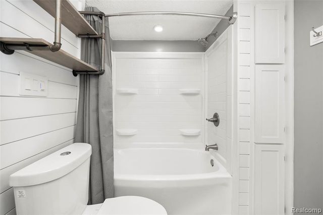 4200 Lanco Court, Waterford, MI 48329