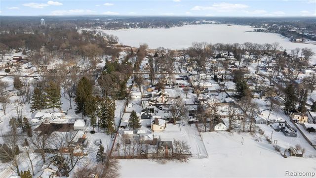 4200 Lanco Court, Waterford, MI 48329