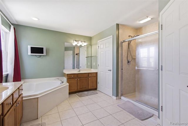48879 Michaywe Drive, Macomb, MI 48044