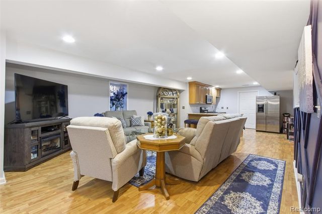 48879 Michaywe Drive, Macomb, MI 48044