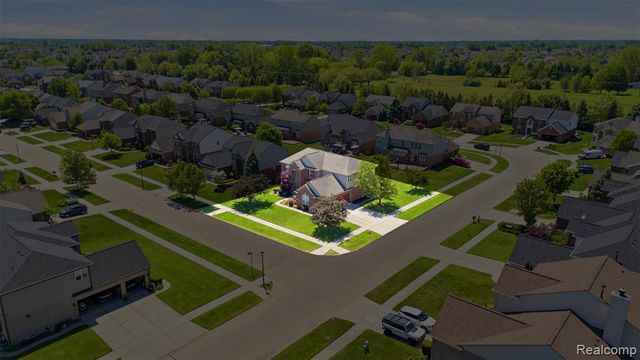 48879 Michaywe Drive, Macomb, MI 48044