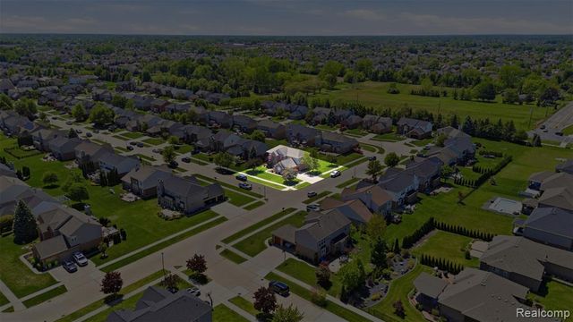 48879 Michaywe Drive, Macomb, MI 48044