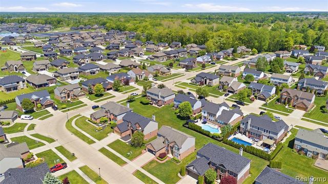 48879 Michaywe Drive, Macomb, MI 48044