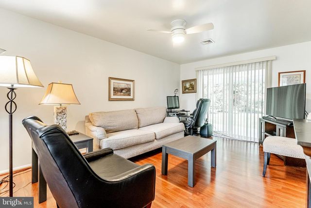 73 HUNTINGTON DR, Southampton, NJ 08088