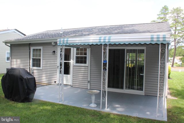 73 HUNTINGTON DR, Southampton, NJ 08088