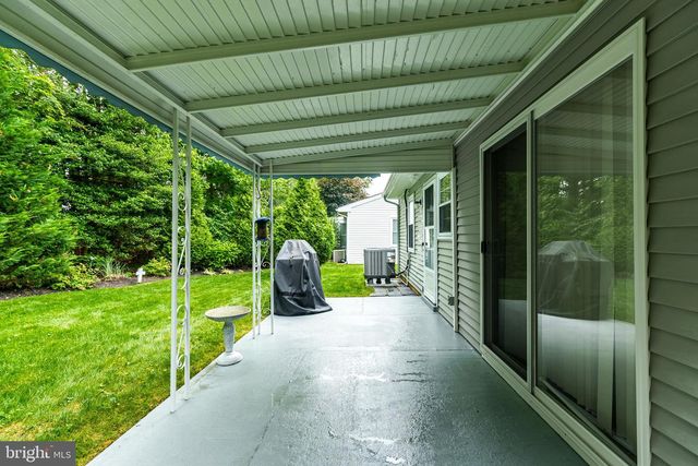 73 HUNTINGTON DR, Southampton, NJ 08088