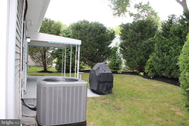 73 HUNTINGTON DR, Southampton, NJ 08088