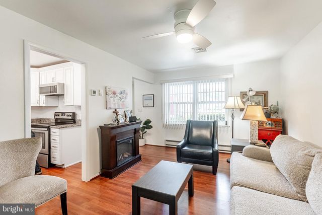 73 HUNTINGTON DR, Southampton, NJ 08088