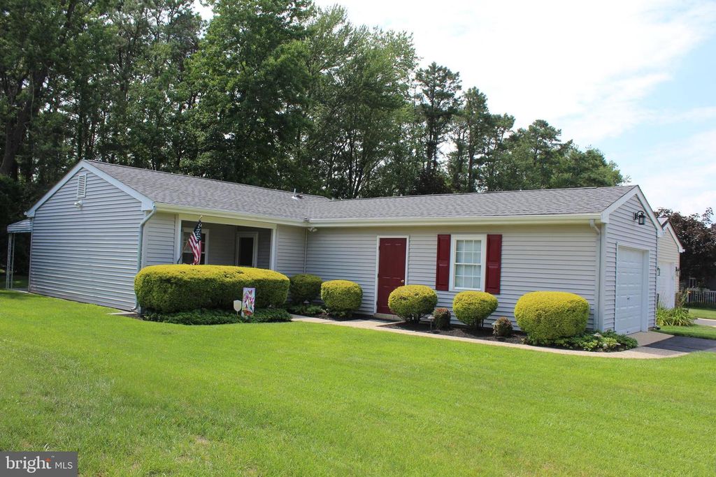 73 HUNTINGTON DR, Southampton, NJ 08088