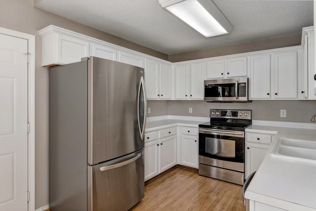 804 S Jonathan Avenue, Springfield, MO 65802