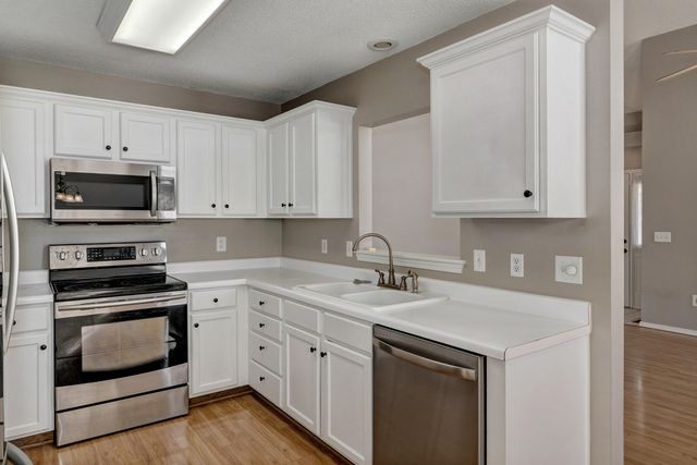 804 S Jonathan Avenue, Springfield, MO 65802