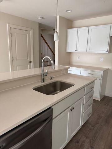 55 Everit Ave A, Framingham, MA 01701
